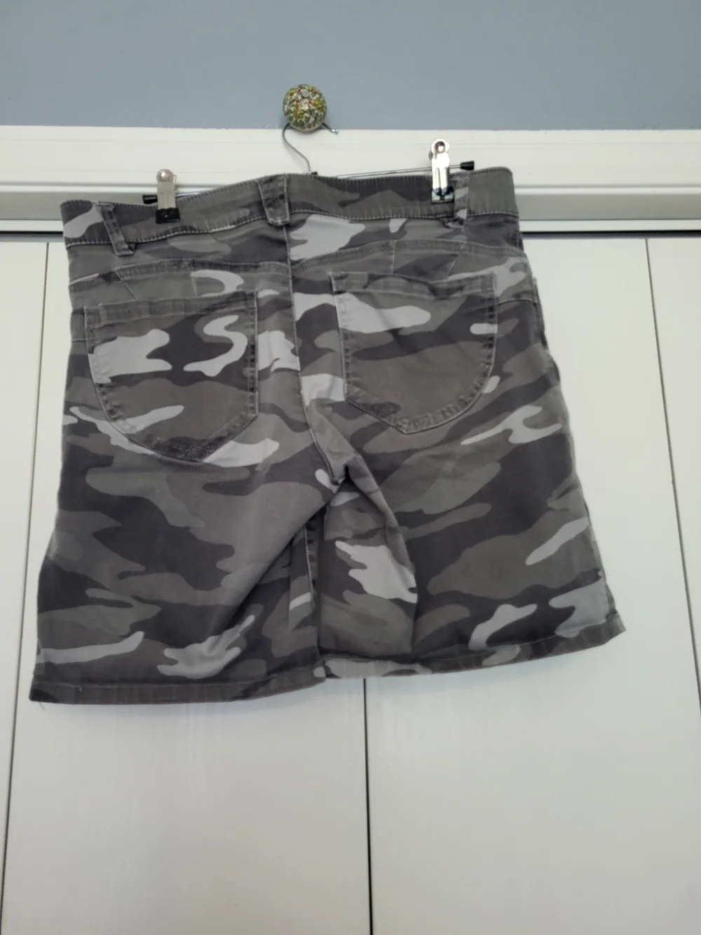 Democracy Sz 8 Camo Grey/Green  All Way Stretch Shorts - Picture 2 of 10